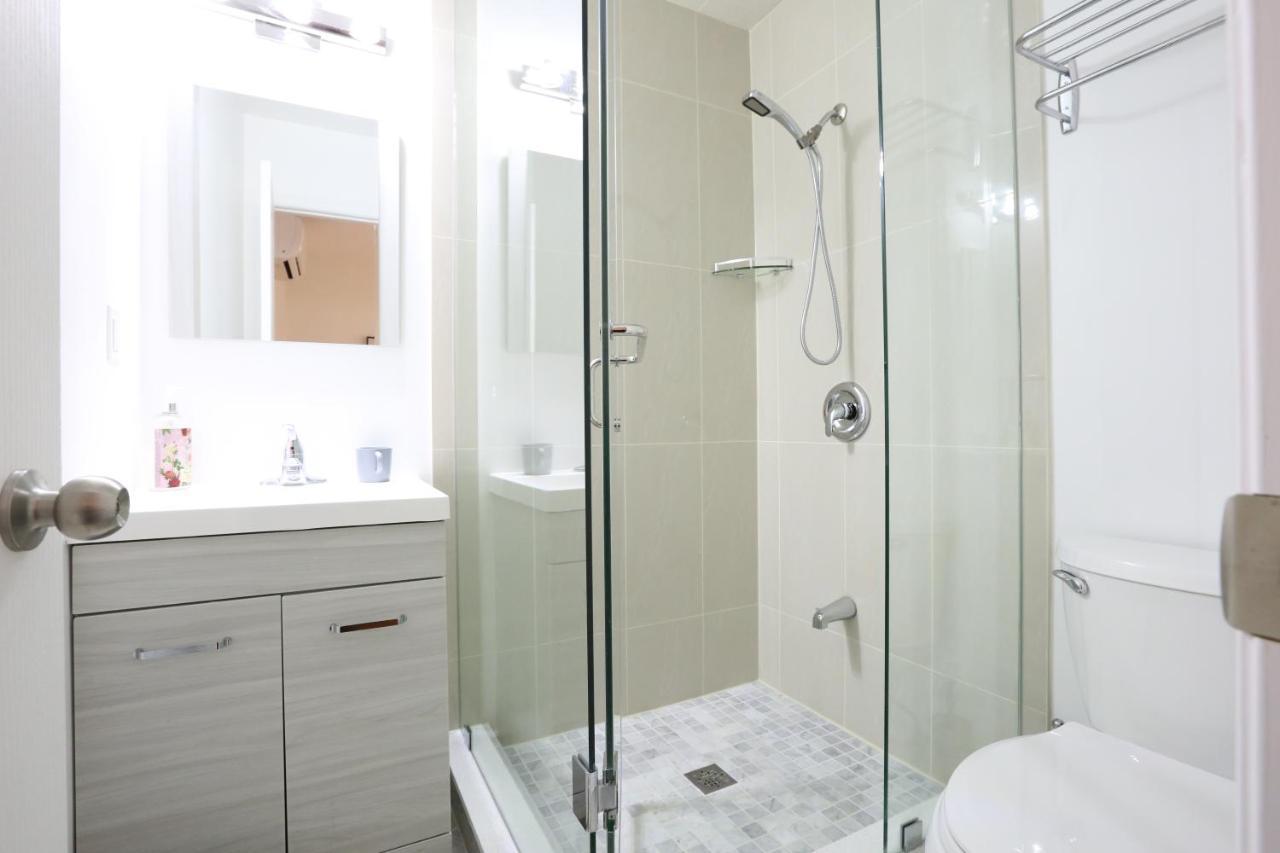 Ya Hua Pei Hotel Торонто Екстериор снимка